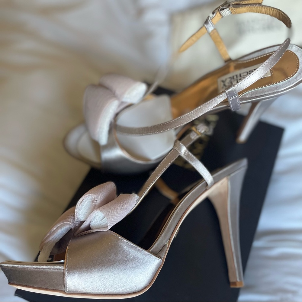 NIB Badgley Mischka Xavier satin heels